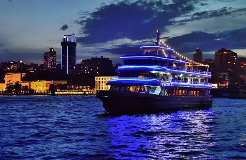 Daily Bosphorus Cruise Dinner